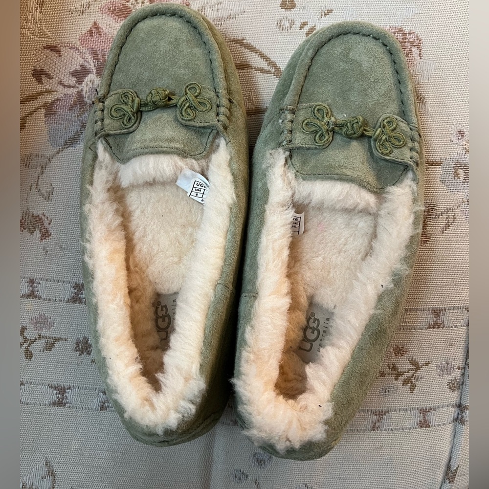 Women’s Ugg Loafer Slipper Sage Green Size 8